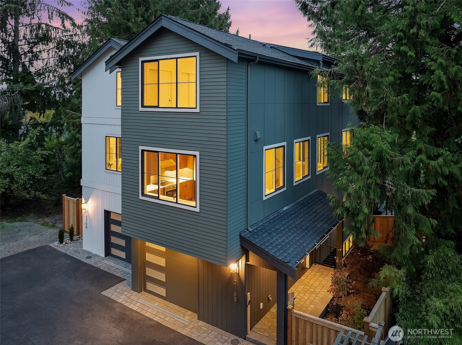 1216 B NE 103rd Street
