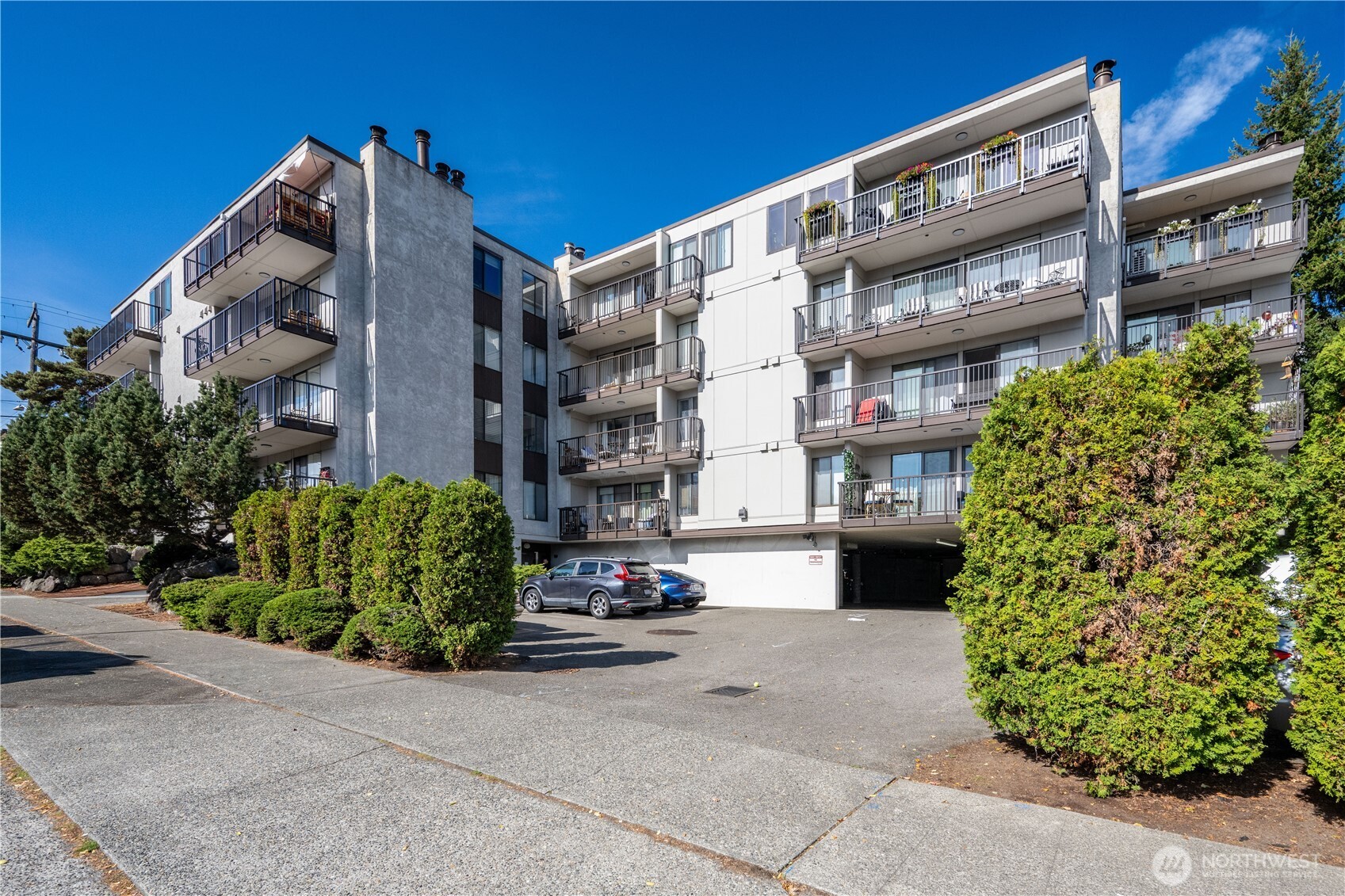 550 Aloha Street #201