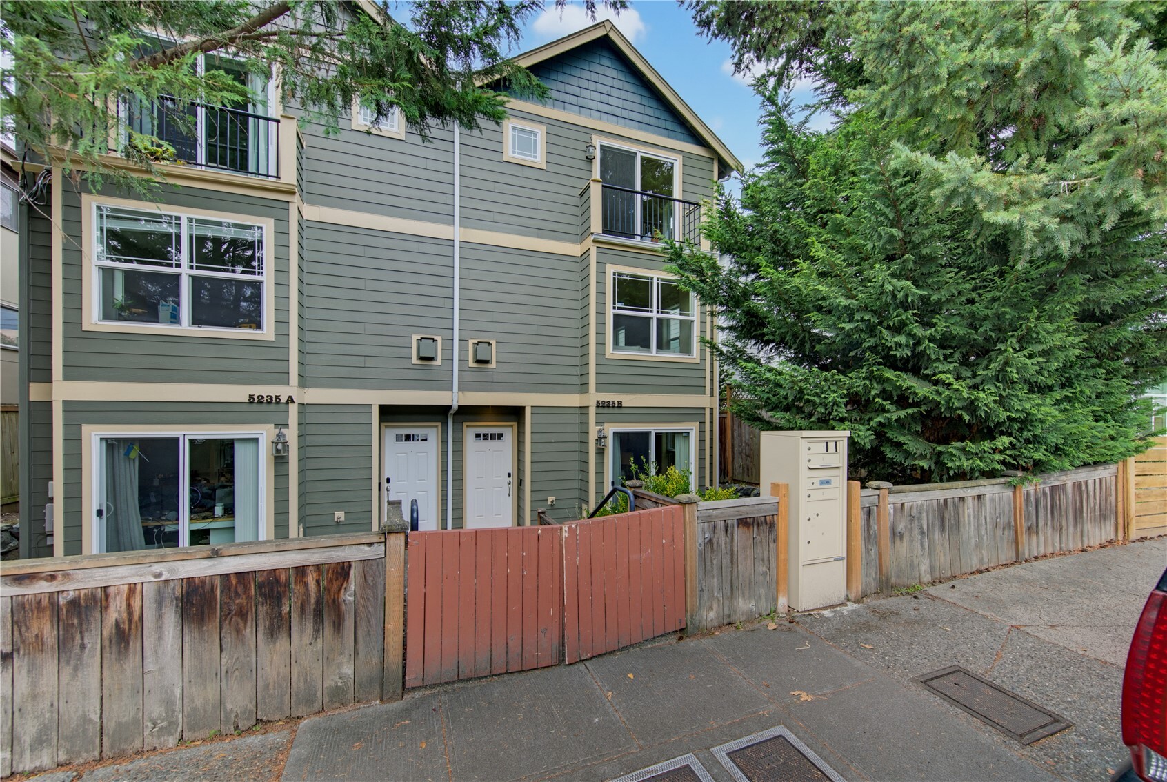 5235 11th Ave NE #B