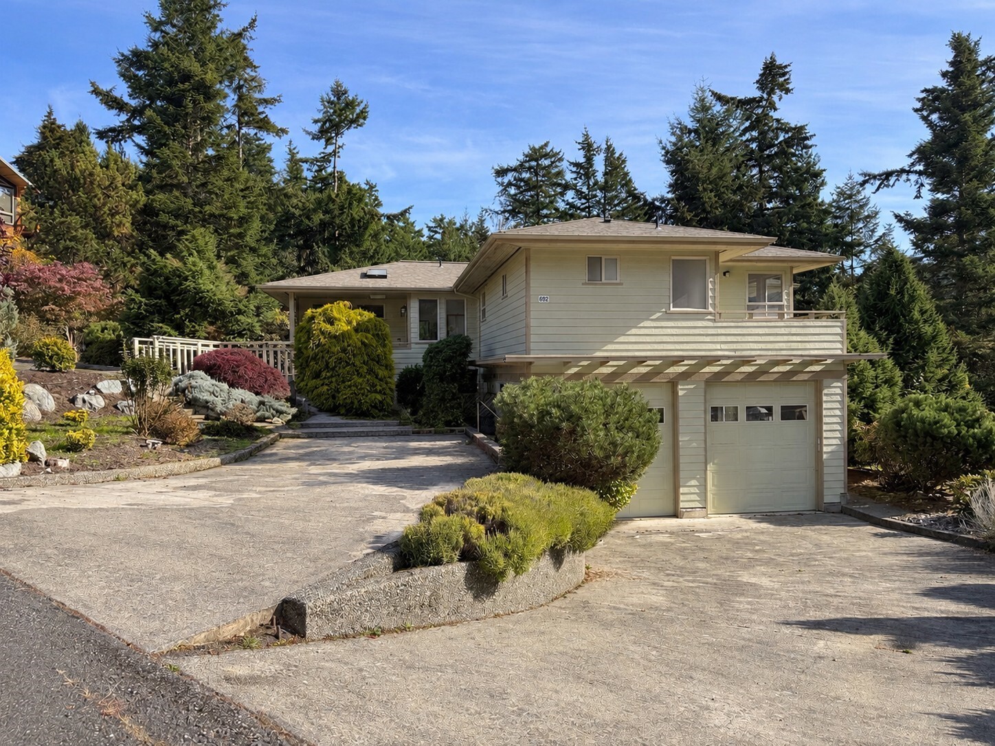 692 Umpqua Place