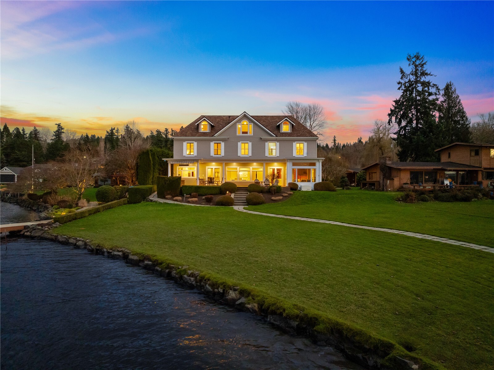 649 E Lake Sammamish Parkway SE