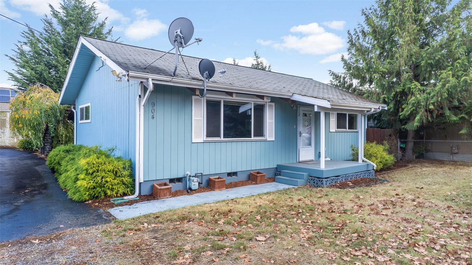 904 Crystal Springs NW, Yelm, WA 98597, photo 2 of 24