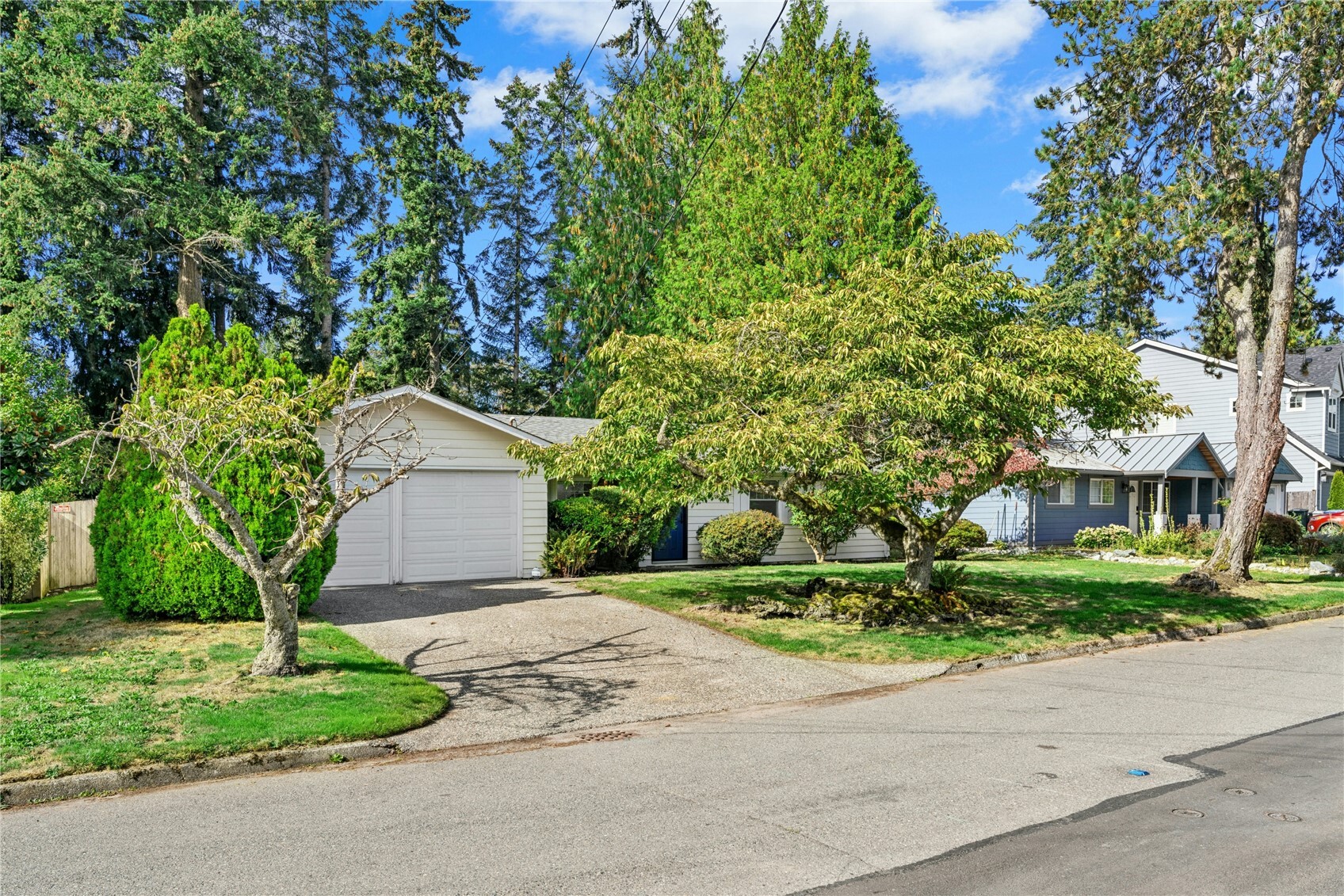 449 155th Avenue SE, Bellevue, WA 98007, photo 2 of 40