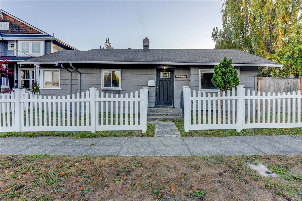 3813 N Mullen Street