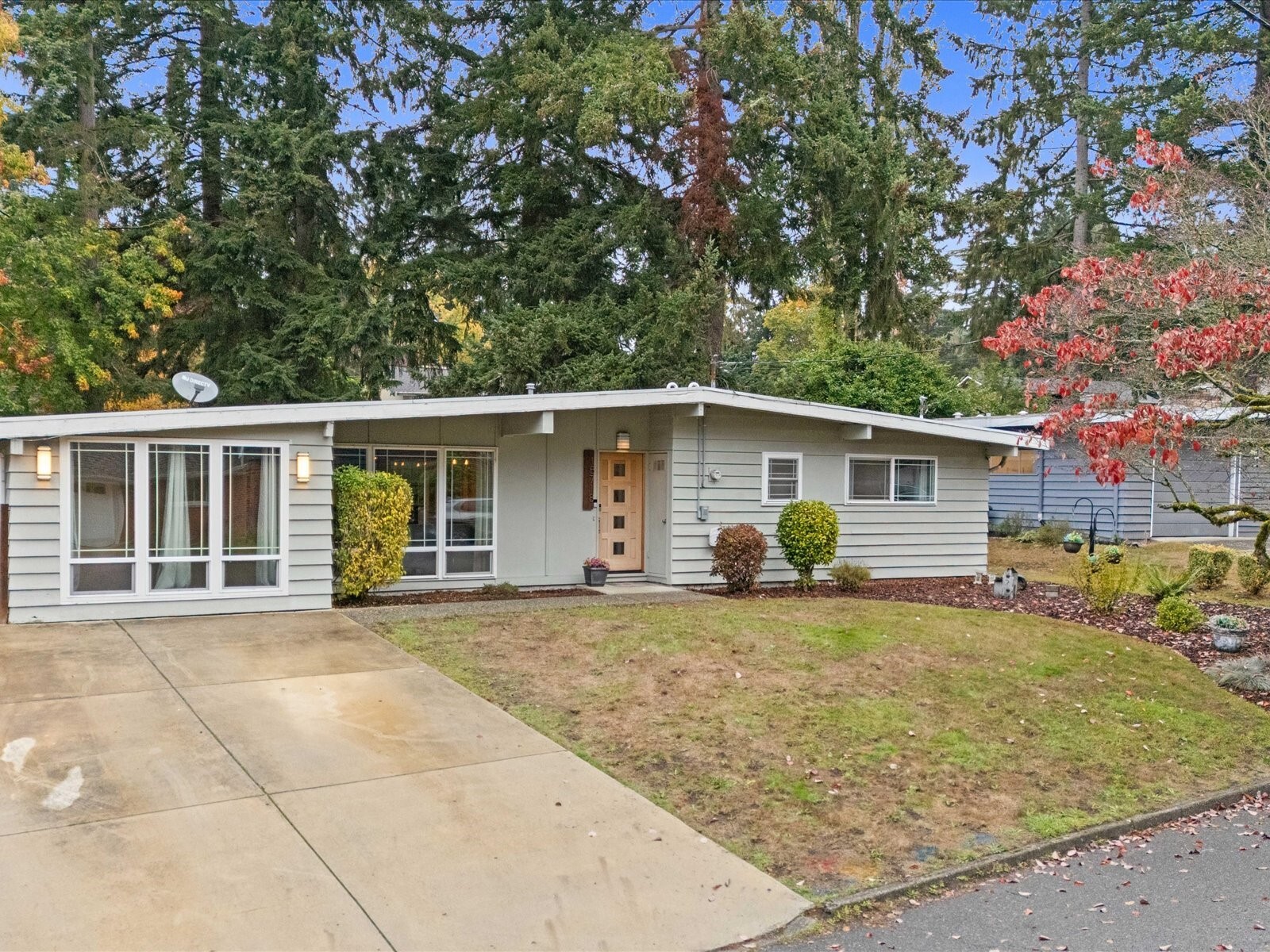 15718 NE 1st Place, Bellevue, WA 98008, photo 3 of 40