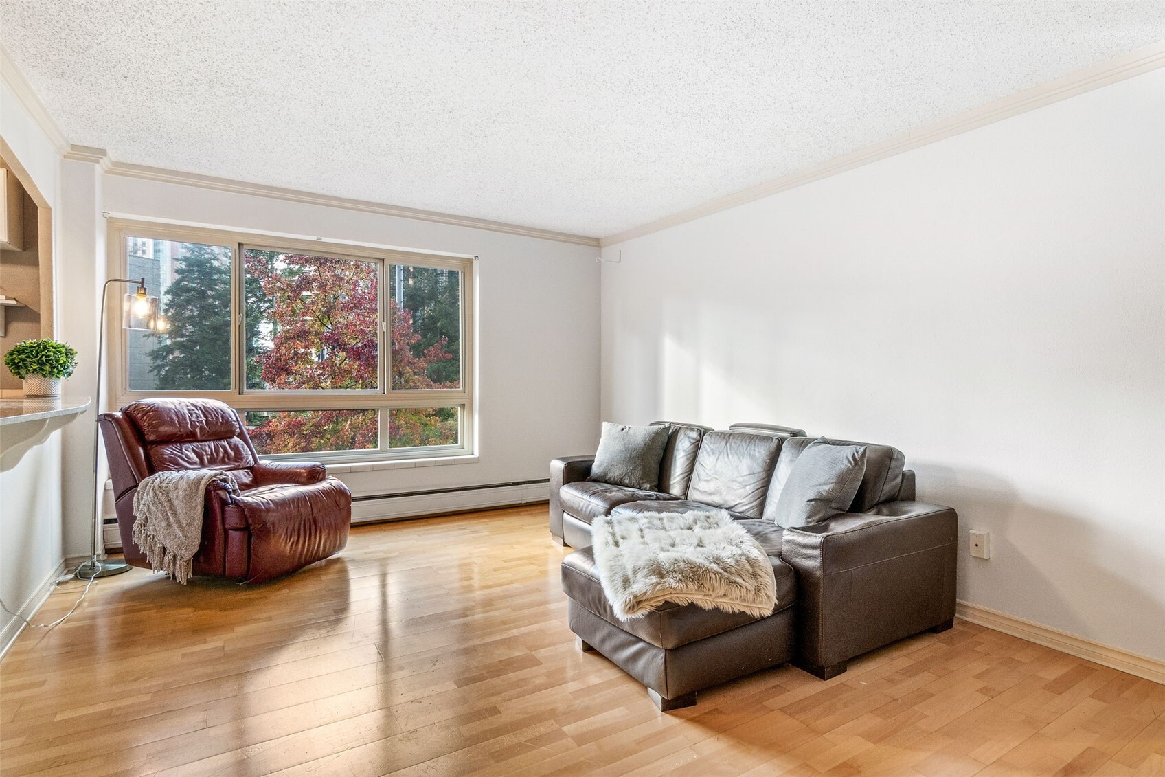1400 Hubbell Place #810