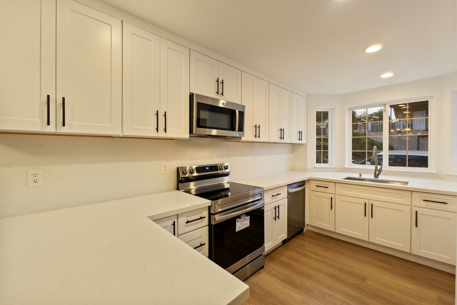 6431 24th Avenue S, Seattle, WA 98108, photo 5 of 28