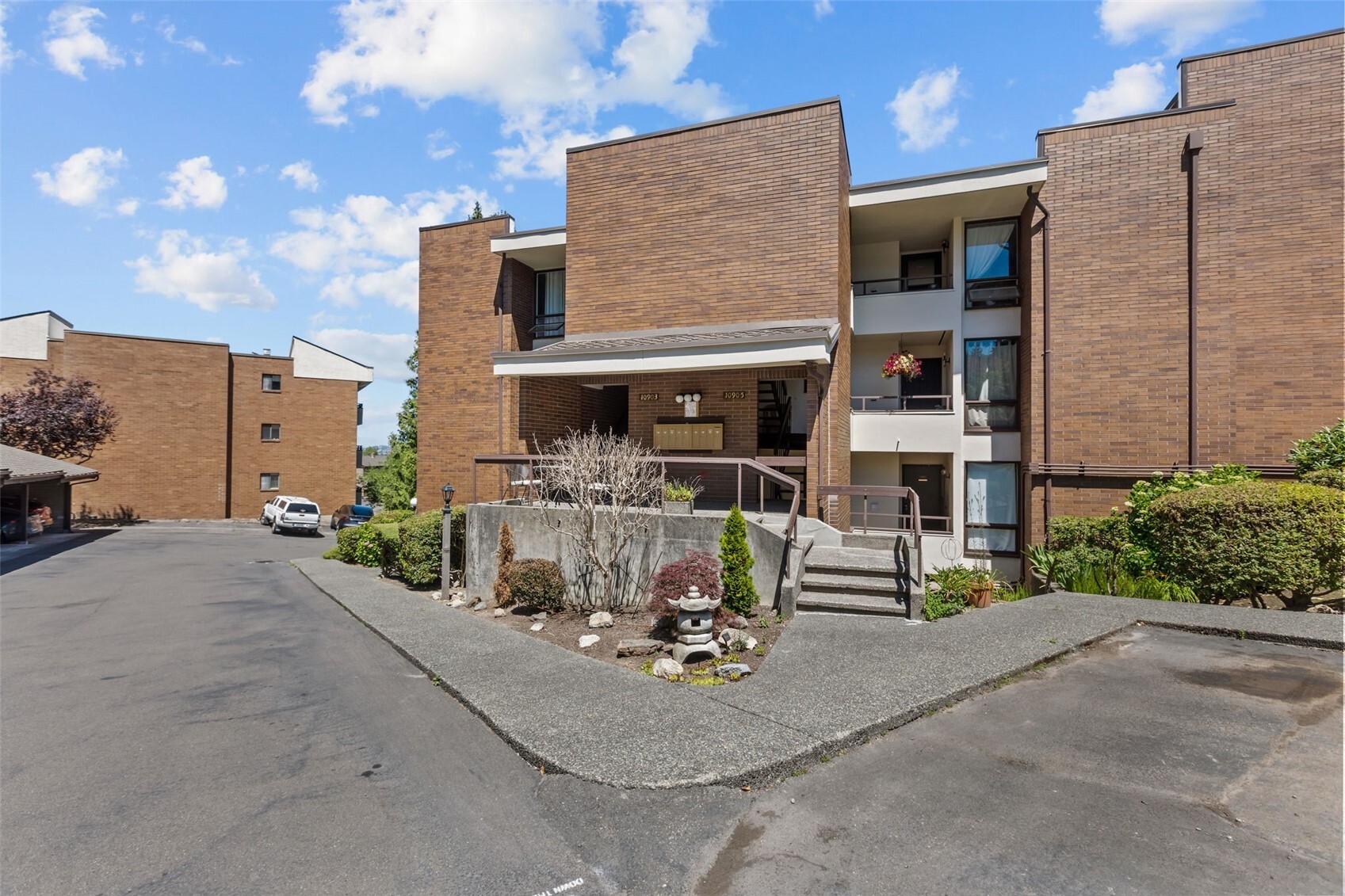 10903 Glen Acres Drive S #B, Seattle, WA 98168, photo 3 of 39