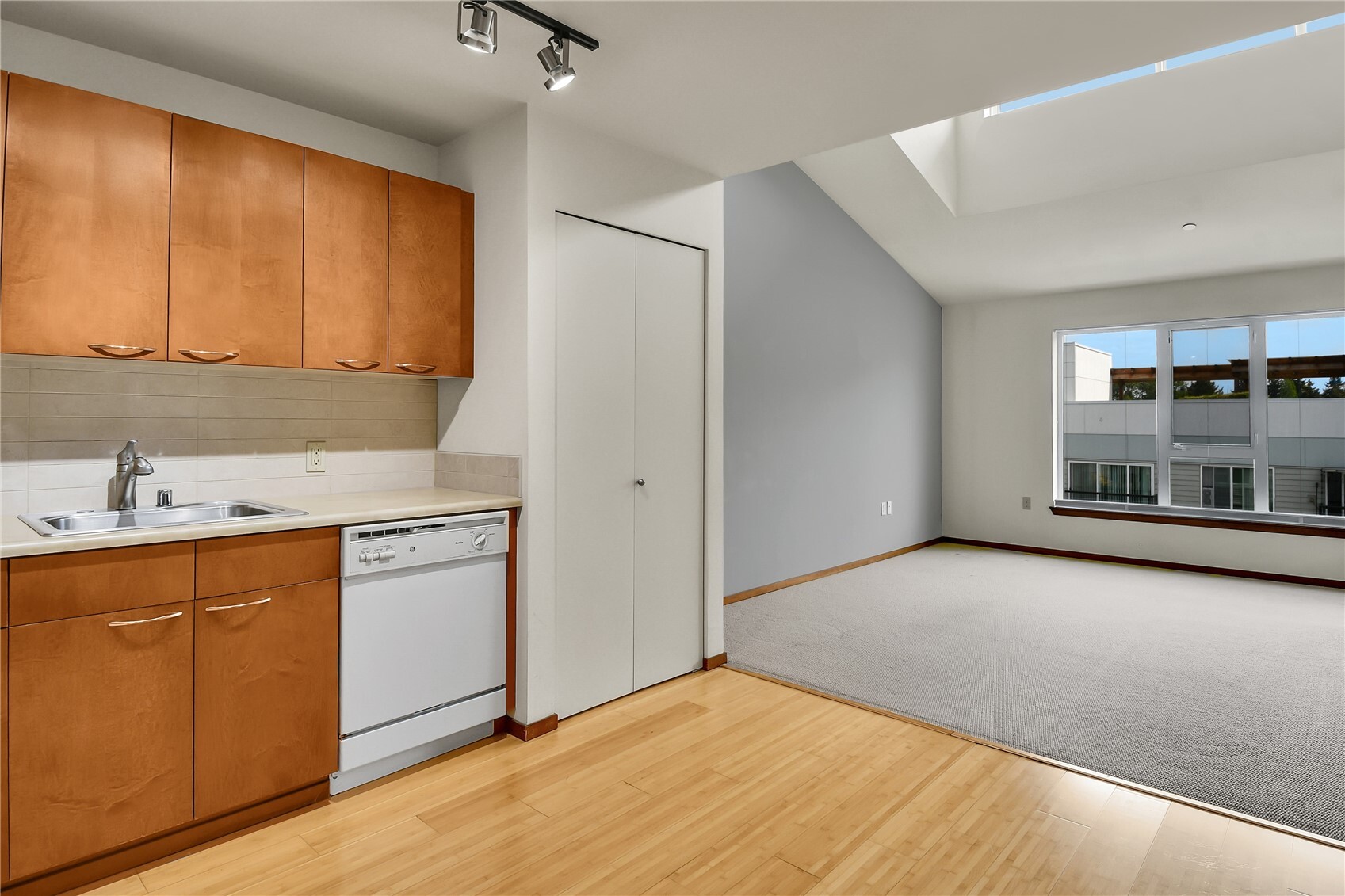 12334 31st Avenue NE #607, Seattle, WA 98125, photo 3 of 9