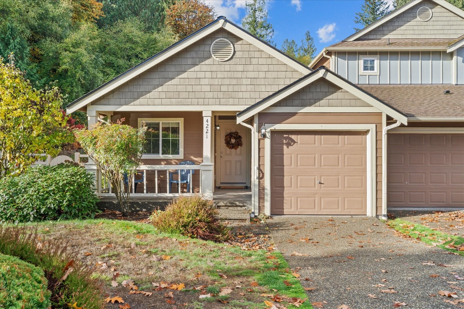 4221 Roxanna Loop SE
