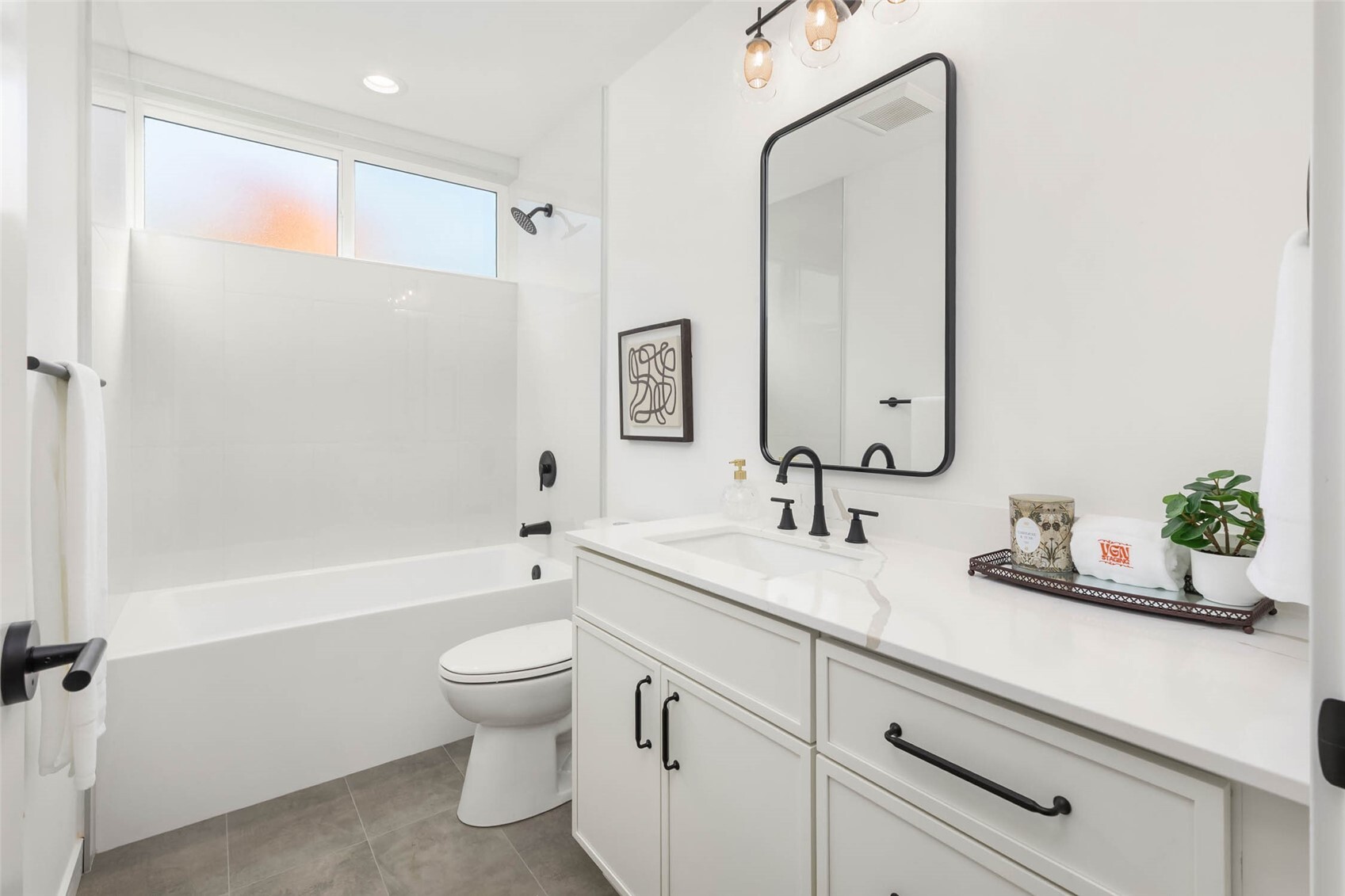 516 N 102nd Street, Seattle, WA 98133, photo 4 of 12