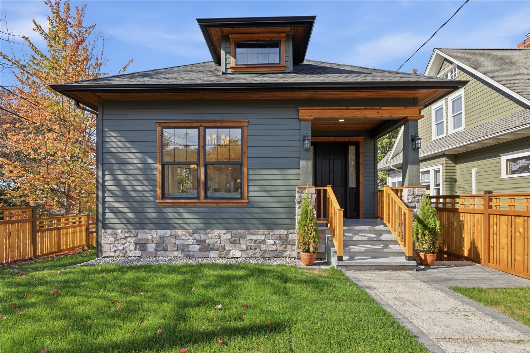 1403 31st Avenue, Seattle, WA 98122, photo 3 of 32