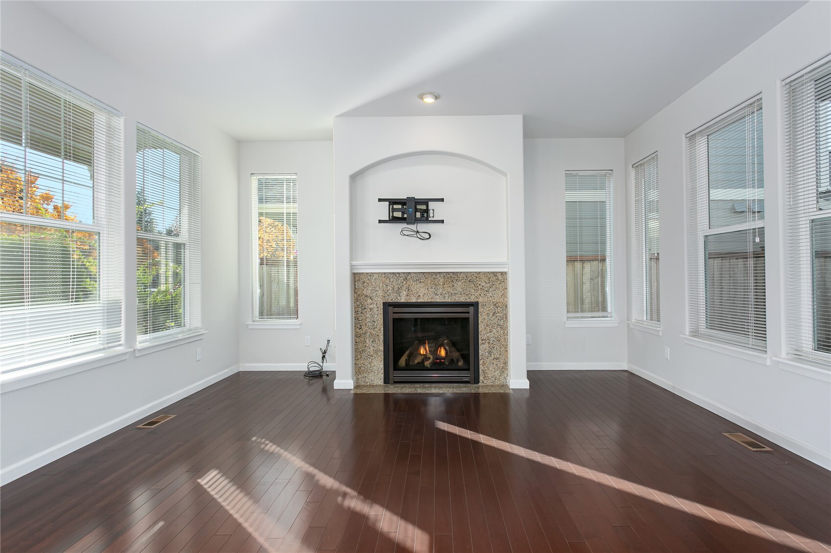 2415 46th Avenue SE, Puyallup, WA 98374, photo 4 of 25