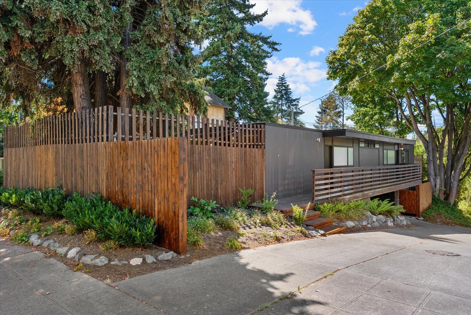 719 N 38th Street, Seattle, WA 98103, photo 3 of 28
