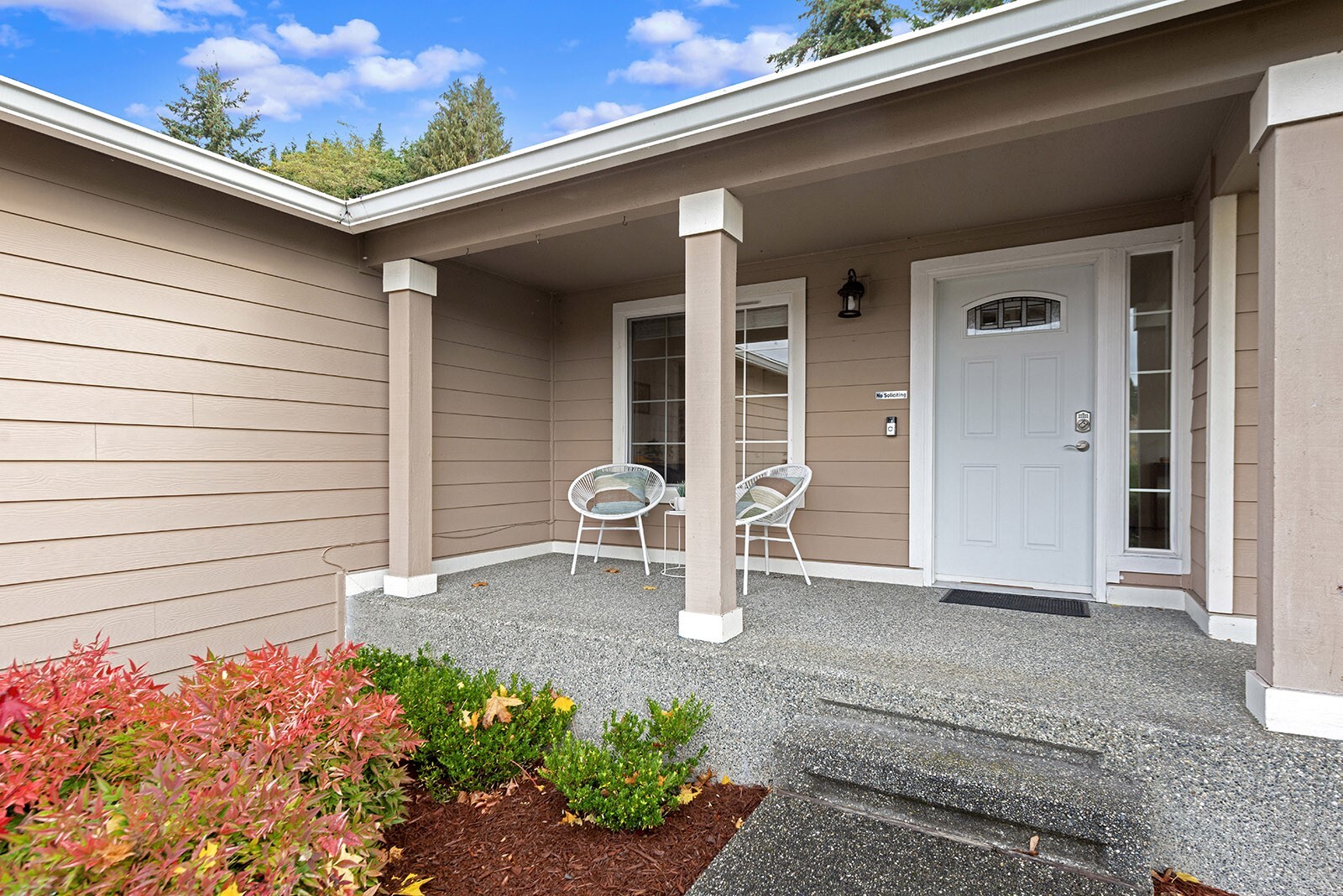 5615 1st Avenue SE, Everett, WA 98203, photo 2 of 5